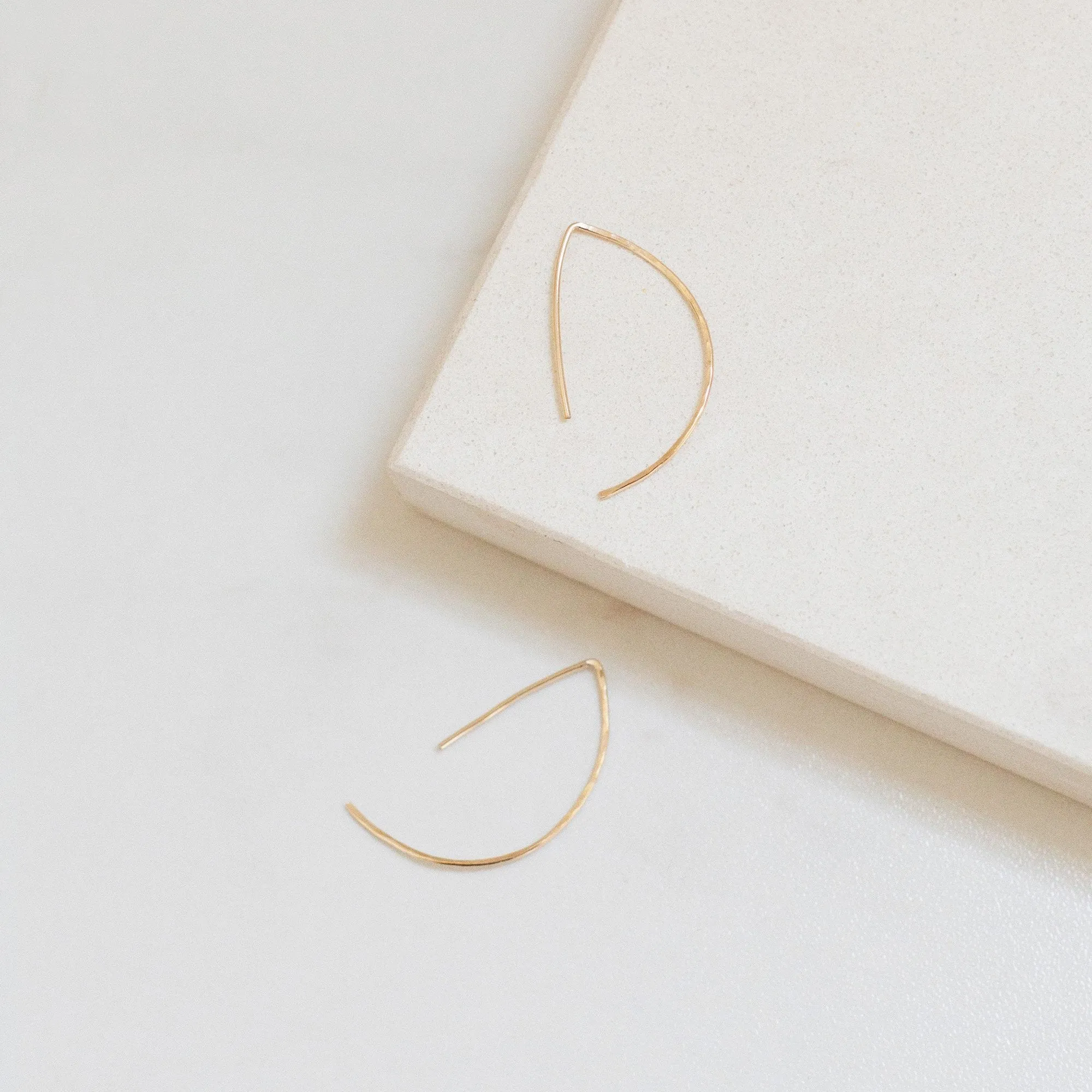 14K Gold Threaded Wishbone Earrings (Gold)