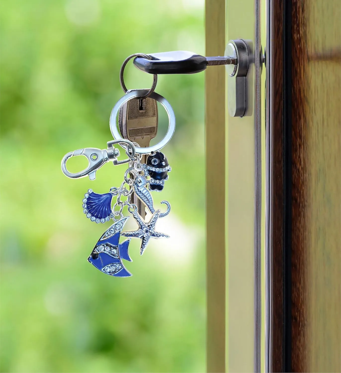 Aqua79 Beach Shells Collection Keychain - Silver 3D Sparkling Charm Rhinestones Fashionable Stylish Metal Alloy Durable Keyring Bling Crystal Jewelry Accessory, Clasp Keychain, Bag, Purse, Backpack