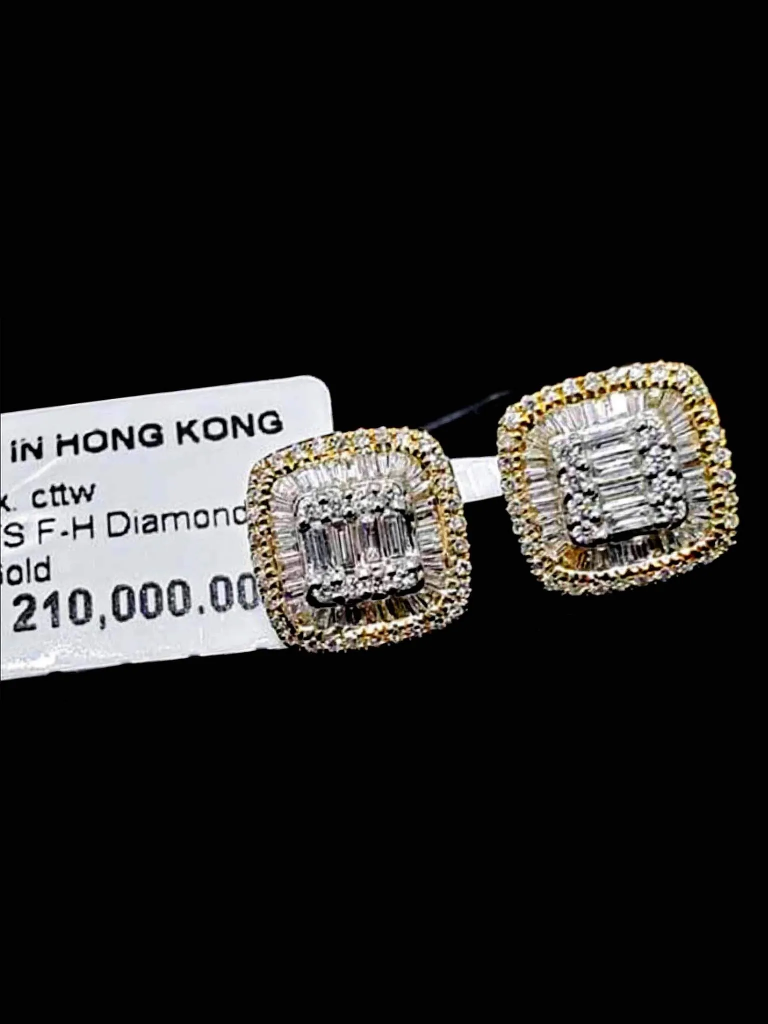 #LVNA2024 |  Golden Cushion Baguette Stud Diamond Earrings 14kt